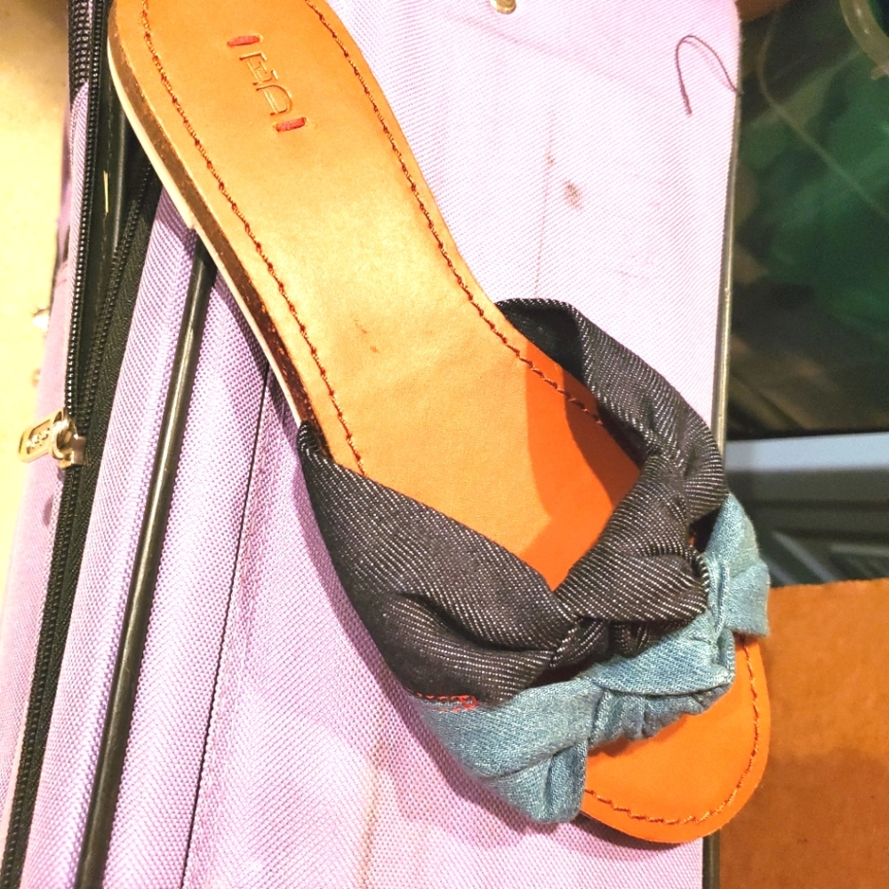 ED sandals size 8 colors are blue jean and beige on sole